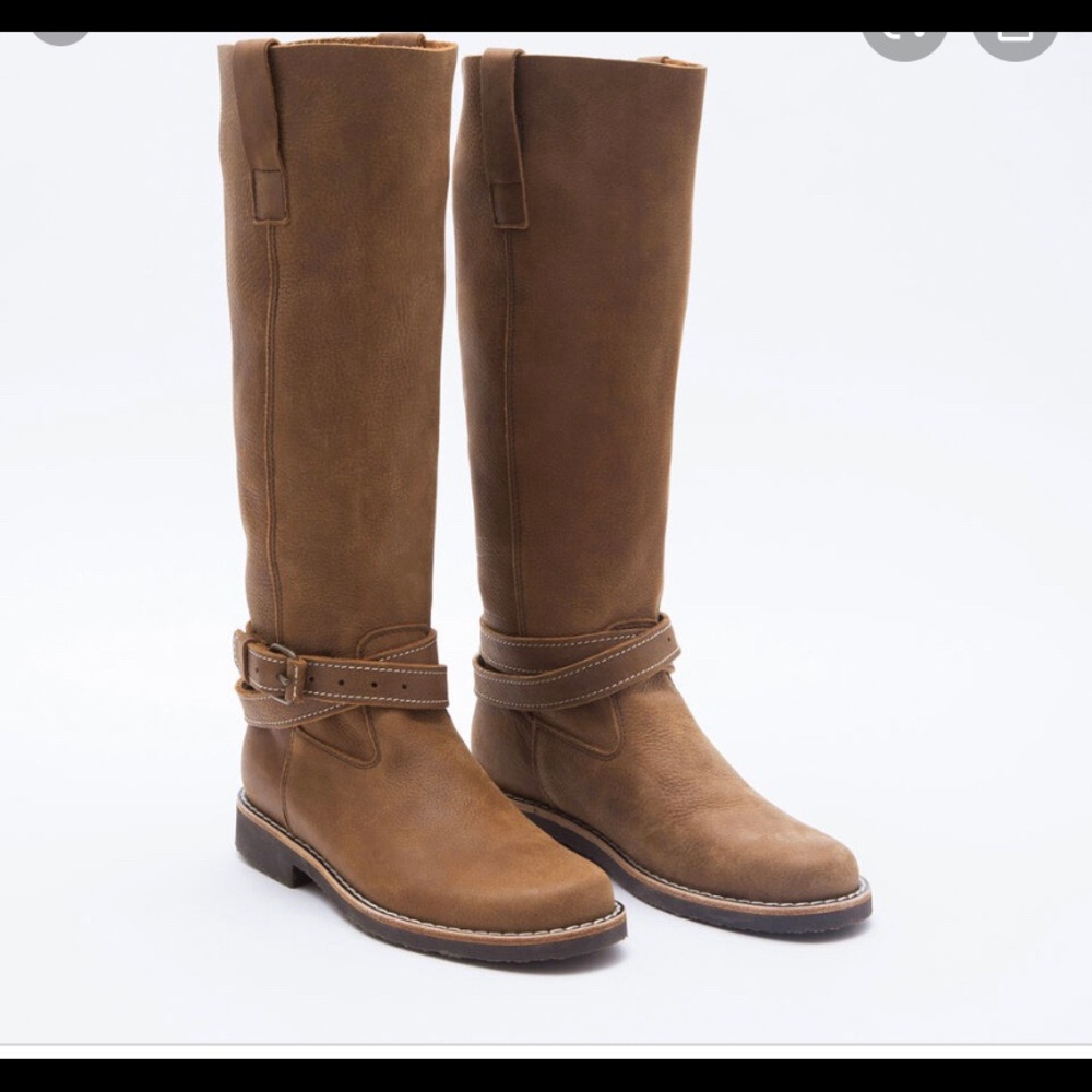 Beautiful Genuine leather boots by Roots
